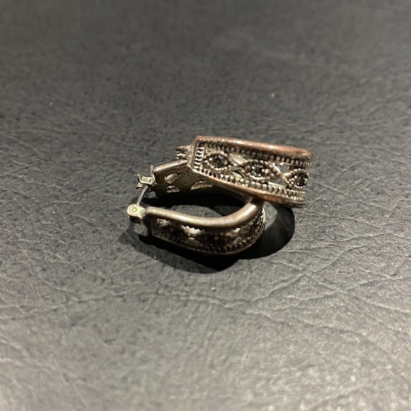 Silver hoops earrings - Picture 2 of 3